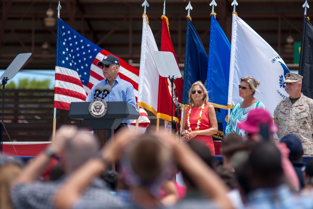 DVIDS - News - Vice President, Dr. Biden Visit Service Members in Hawaii