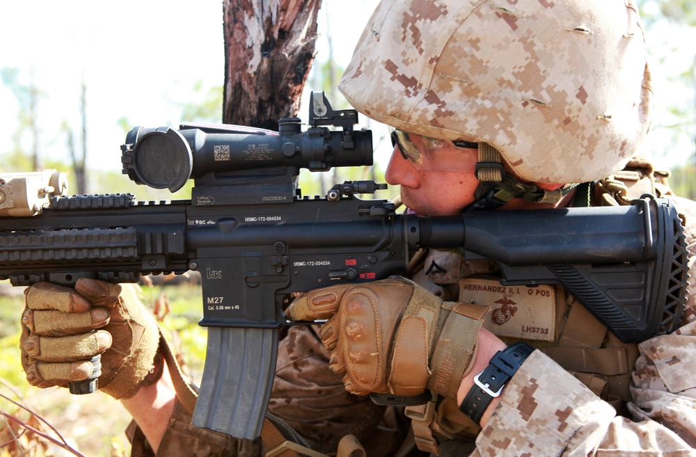 Marine Rifleman Trains with Australian Forces in Darwin
