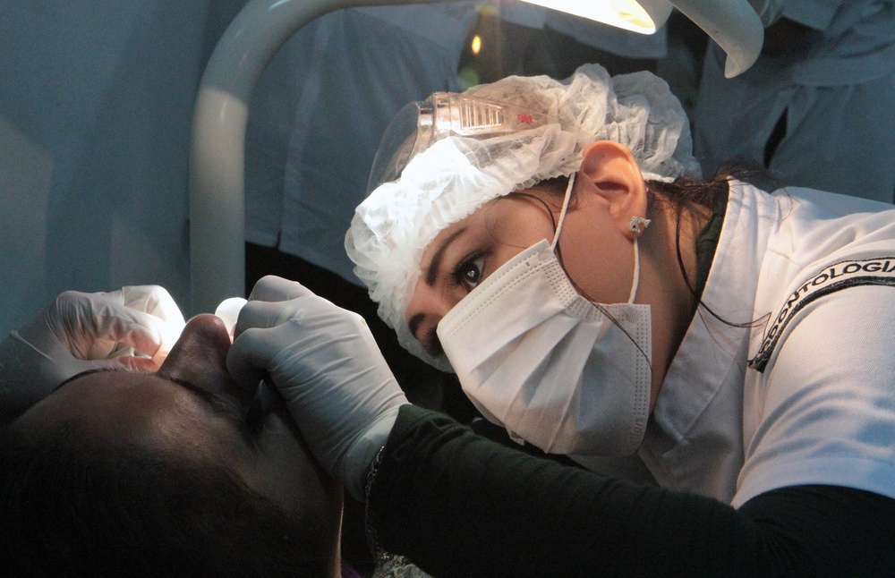 Paraguayan Military Provides Dental Care to Local Man