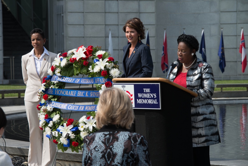 Congresswomen Honor Women in Military Service at Arlington Ceremony