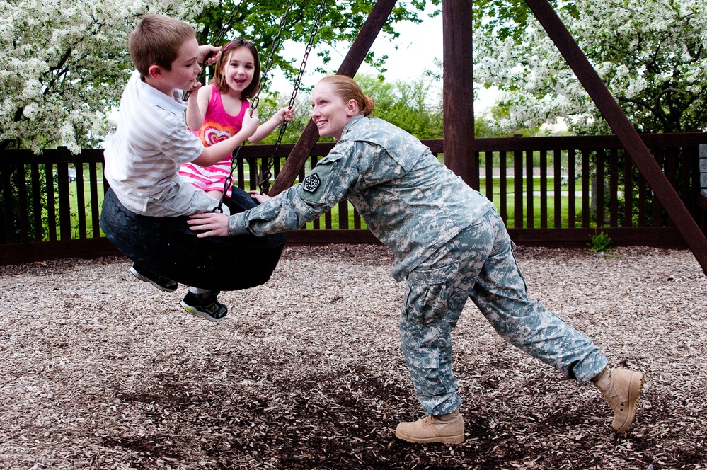 Illinois National Guard Soldier Reunites with Children in Rochester