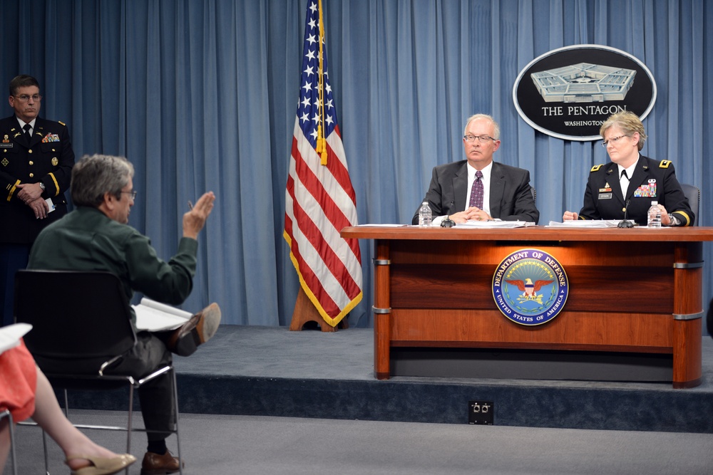 Army Budget Officials Outline FY 2014 Proposal at Pentagon Briefing