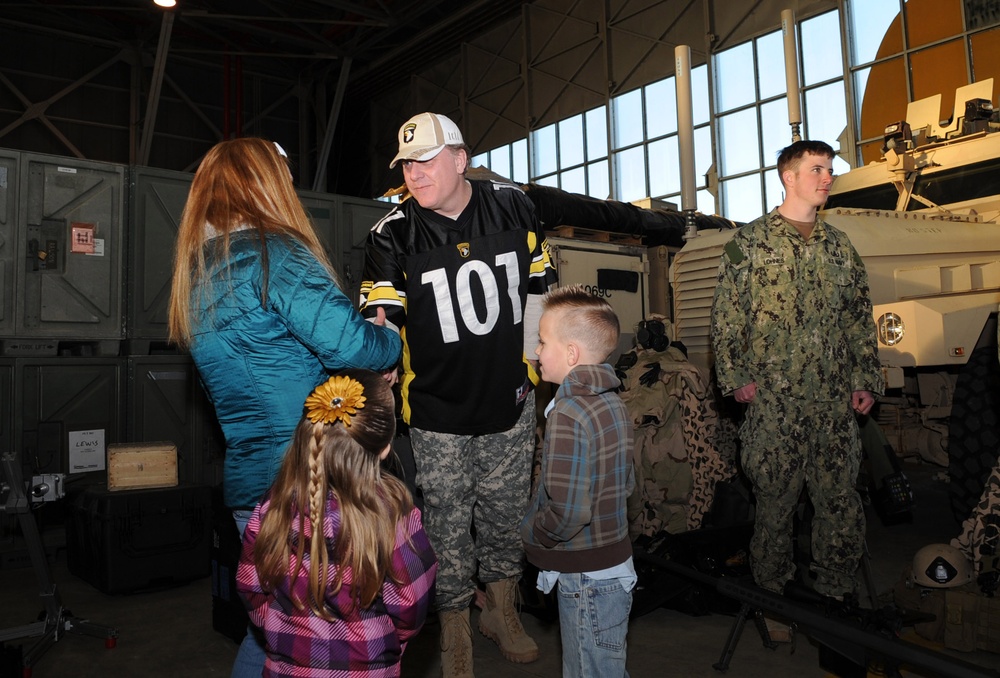 Curt Schilling Honors Navy Explosive Ordnance Disposal Technicians in Spain