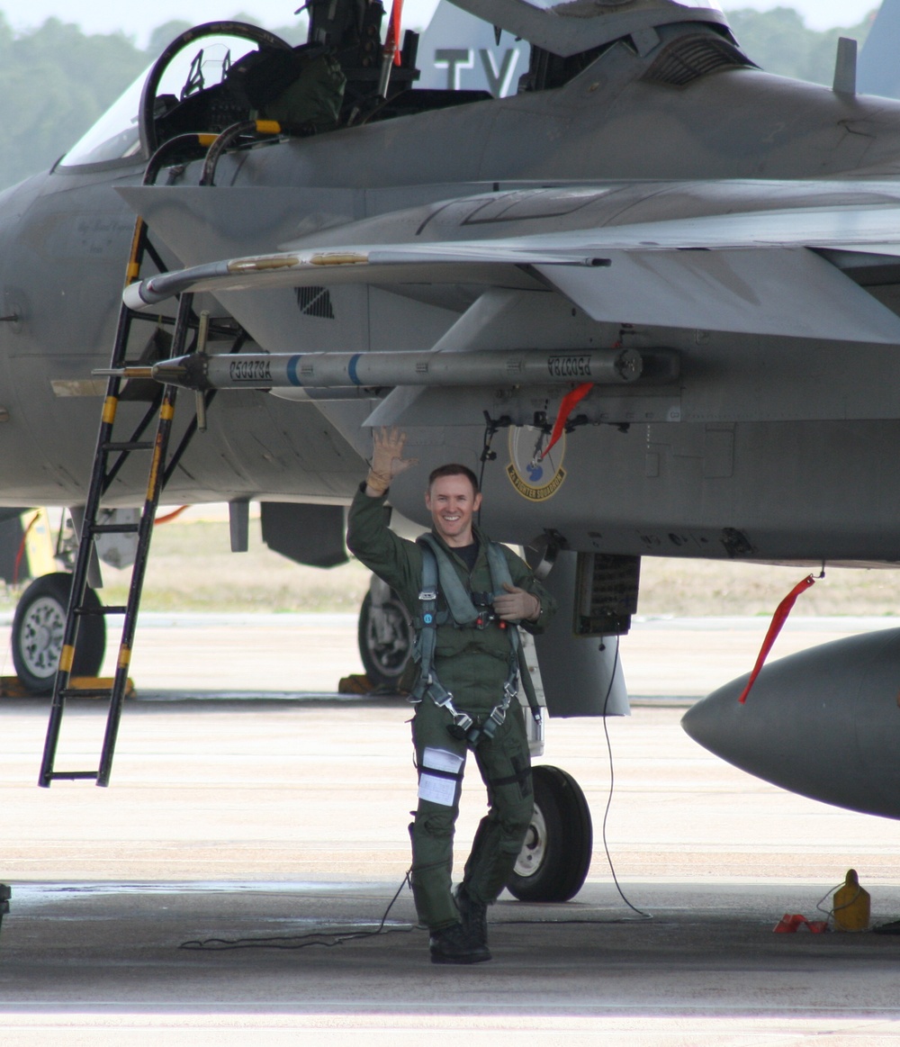 Air Force Lt. Col. (Dr.) Becomes F-22 Raptor Pilot After Serving as Flight Surgeon