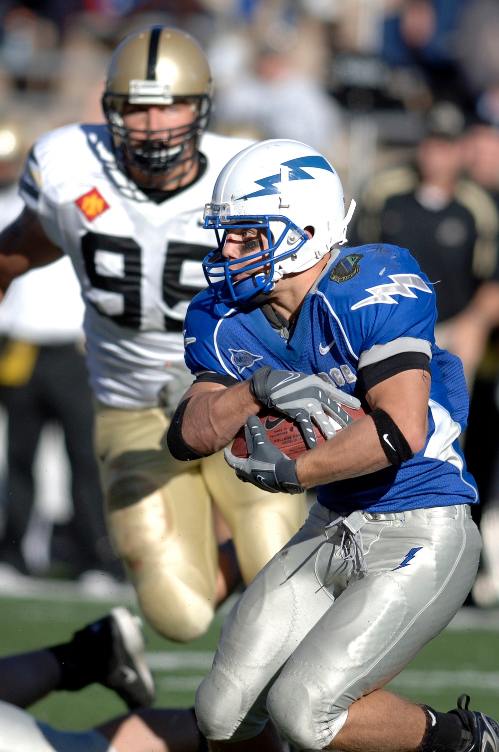 Air Force Wide Receiver Prepares for Super Bowl After Military Service