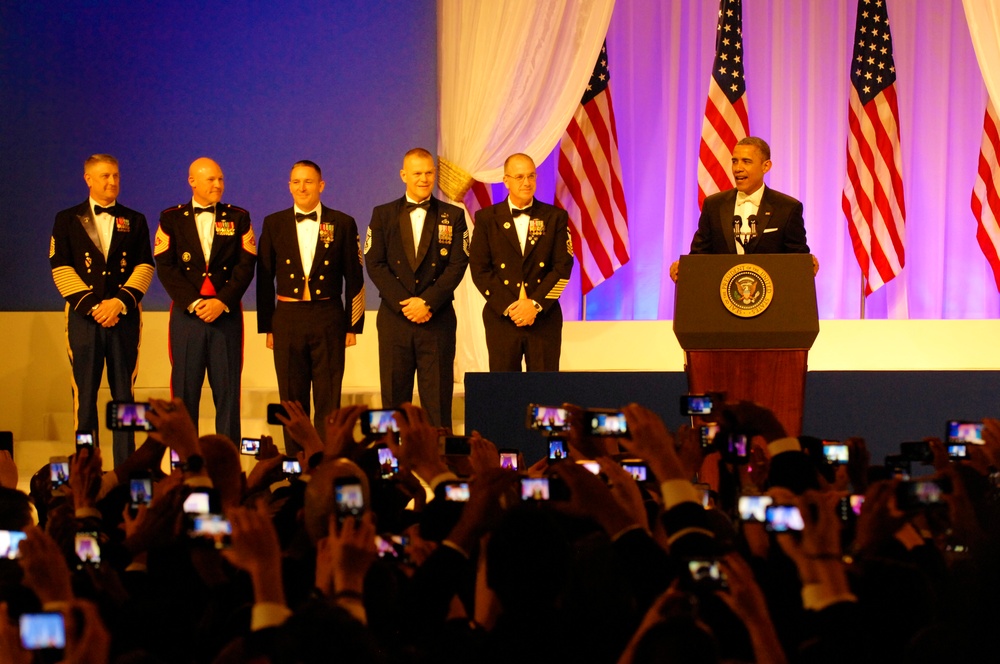 Obama Connects with Troops at Commander-in-Chief Ball