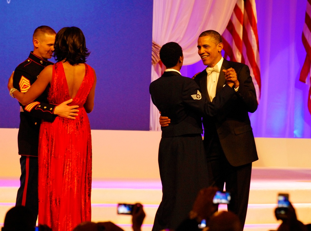 Obama Couple Dances with Military Members at Inaugural Ball