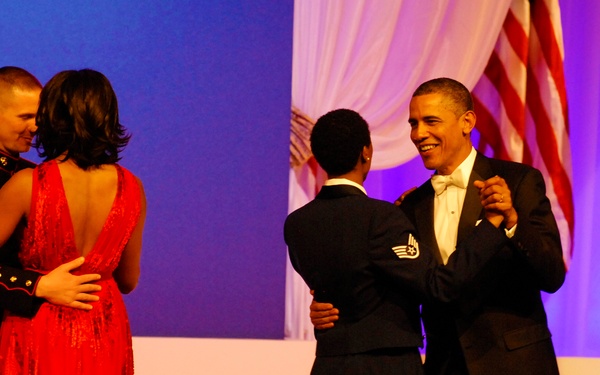 Obama Couple Dances with Military Members at Inaugural Ball