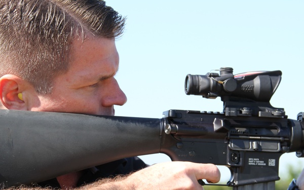 Primary Care Doctor Trains with M-16 at Parris Island