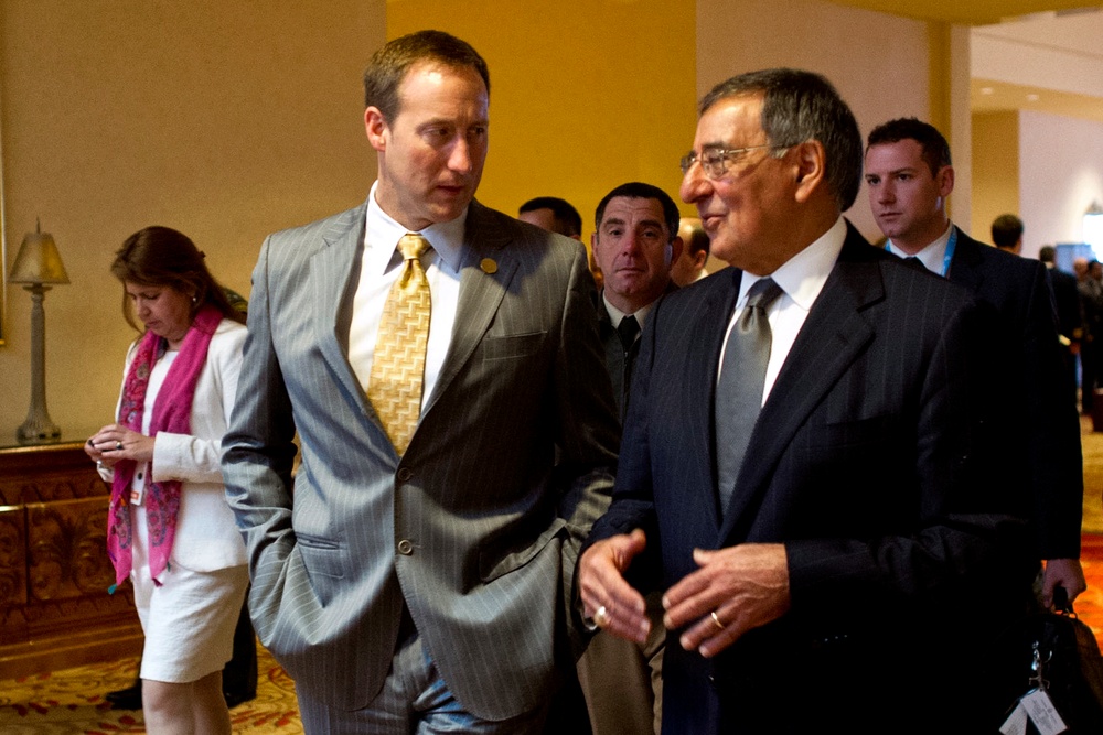 Panetta, MacKay Meet at Defense Ministers Conference in Uruguay