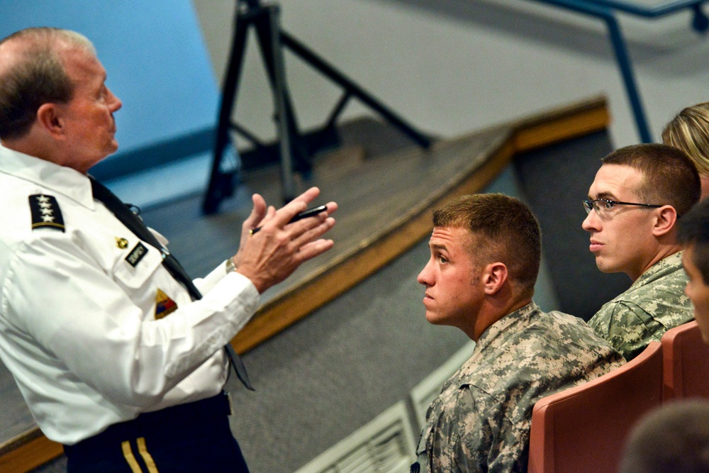 Dempsey Meets with Minnesota National Guard Members