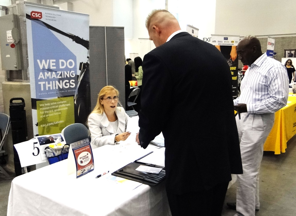 Army Wife Turned Recruiter Connects with Military Spouses, Veterans at Job Fair