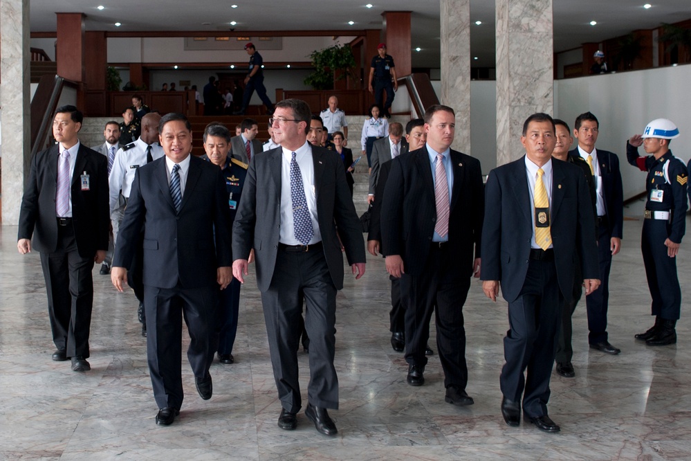 U.S. Deputy Defense Secretary Visits Thai Defense Ministry