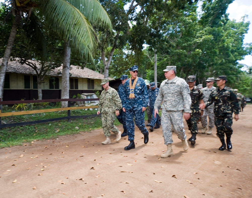 U.S. Pacific Commander Visits Philippine Military Camps