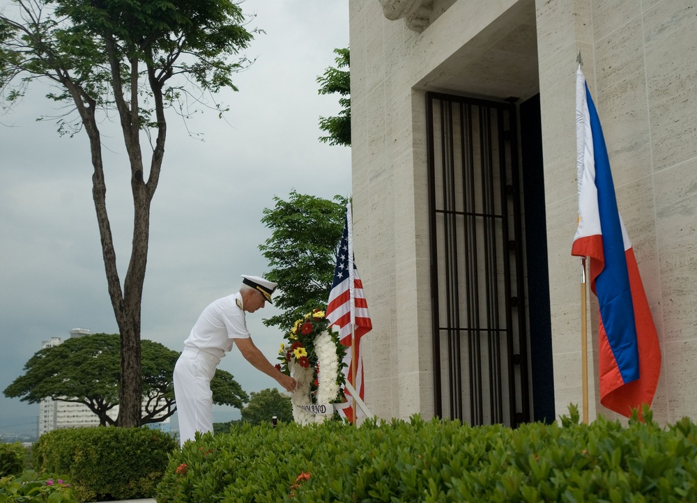 U.S. Pacific Commander Honors WWII Fallen at Manila Cemetery