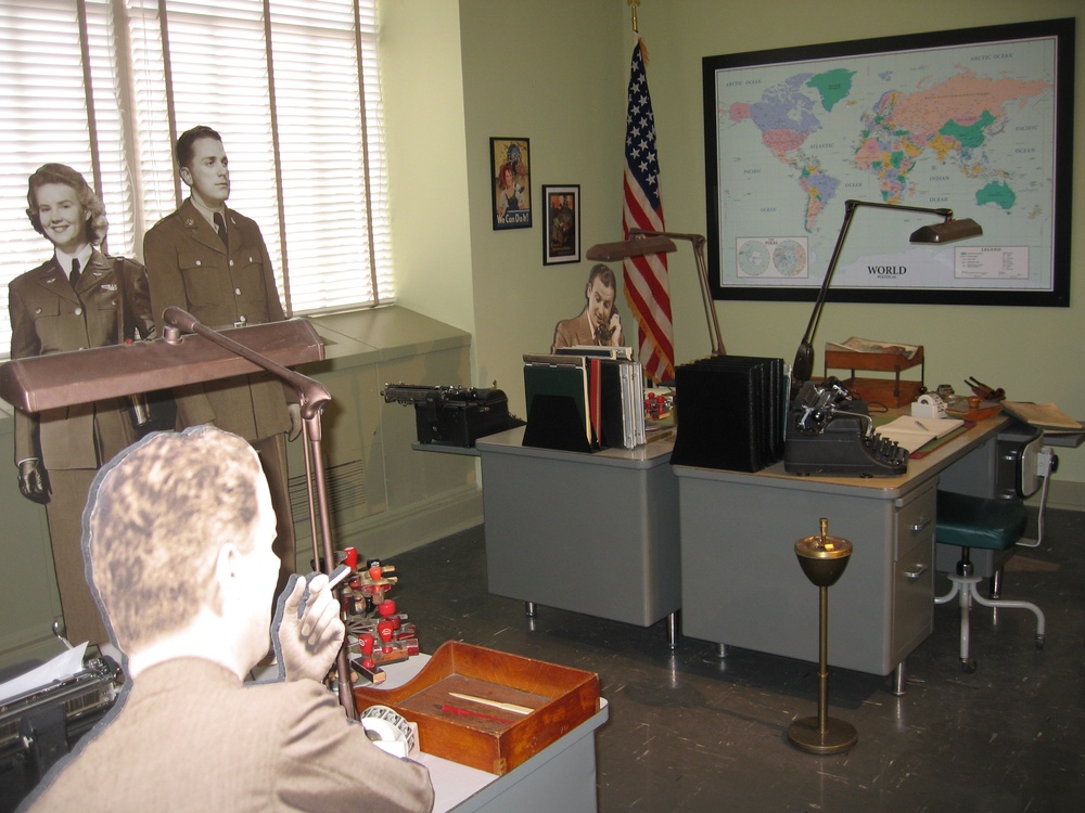 Vintage Office Exhibit Showcases 1940s Pentagon Workspace