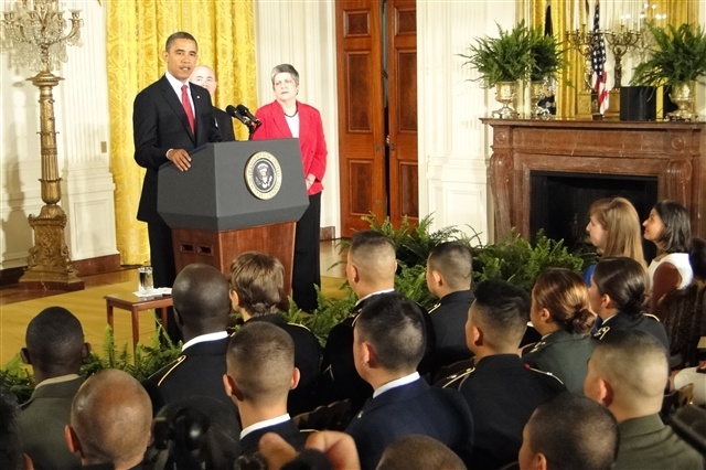Obama Welcomes New U.S. Citizens at White House Ceremony