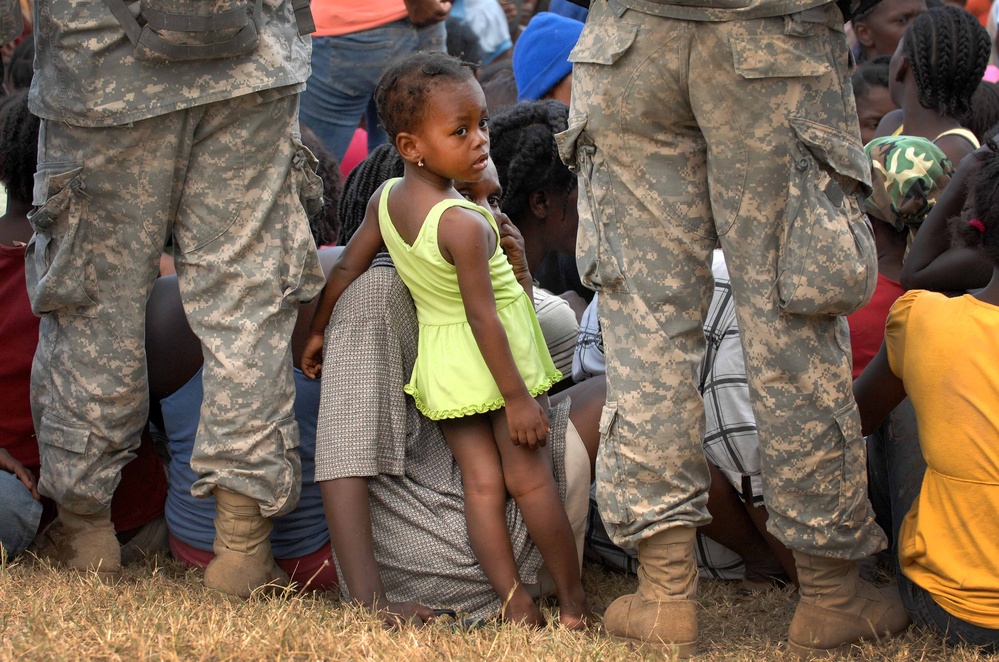 U.S. Troops Form Human Chain to Distribute Aid in Haiti