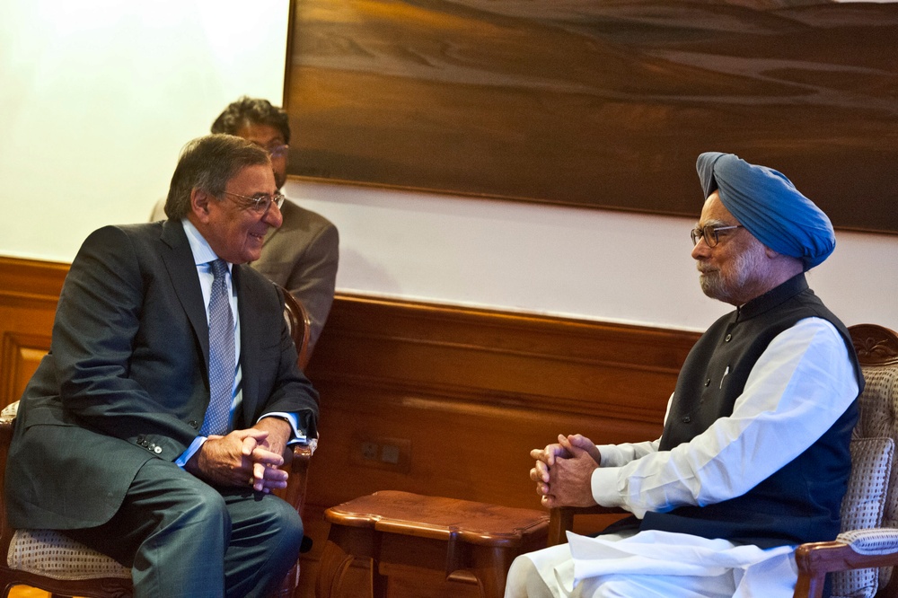Panetta Meets with Indian PM Singh in Delhi