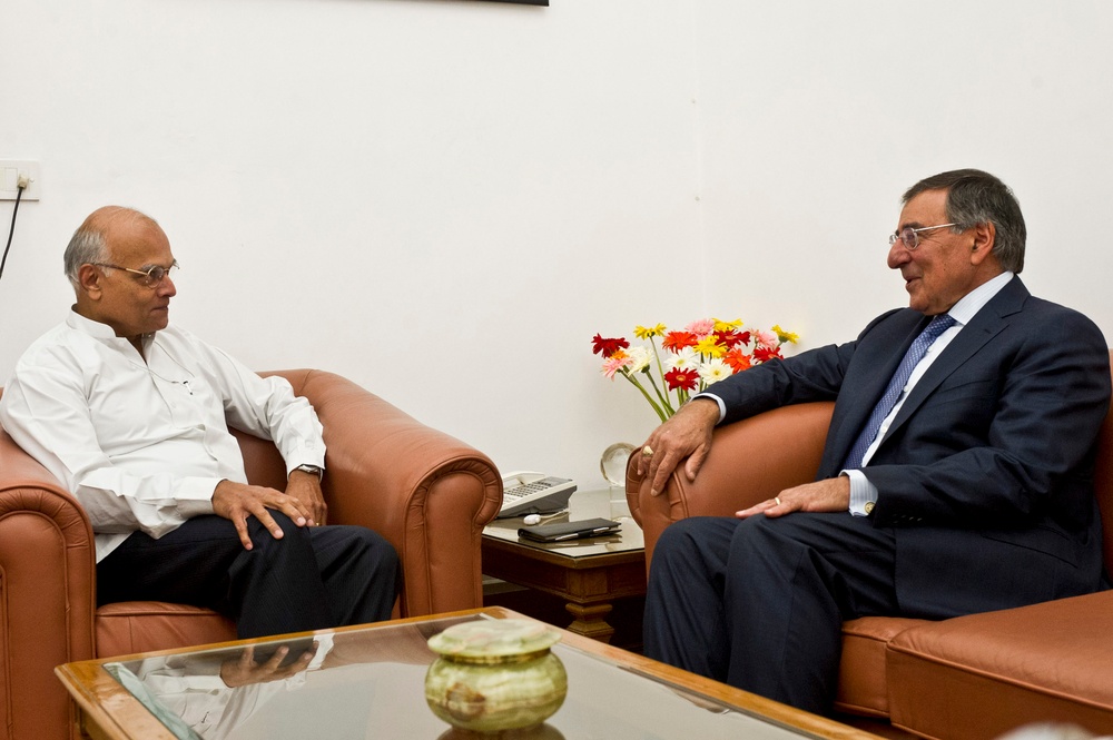 Panetta, Menon Meet in Delhi to Discuss Defense Cooperation