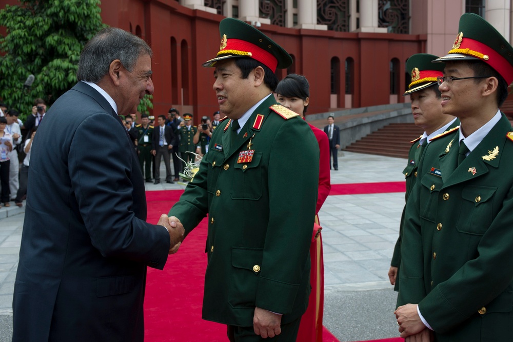 Panetta, Vietnamese Defense Minister Meet in Hanoi