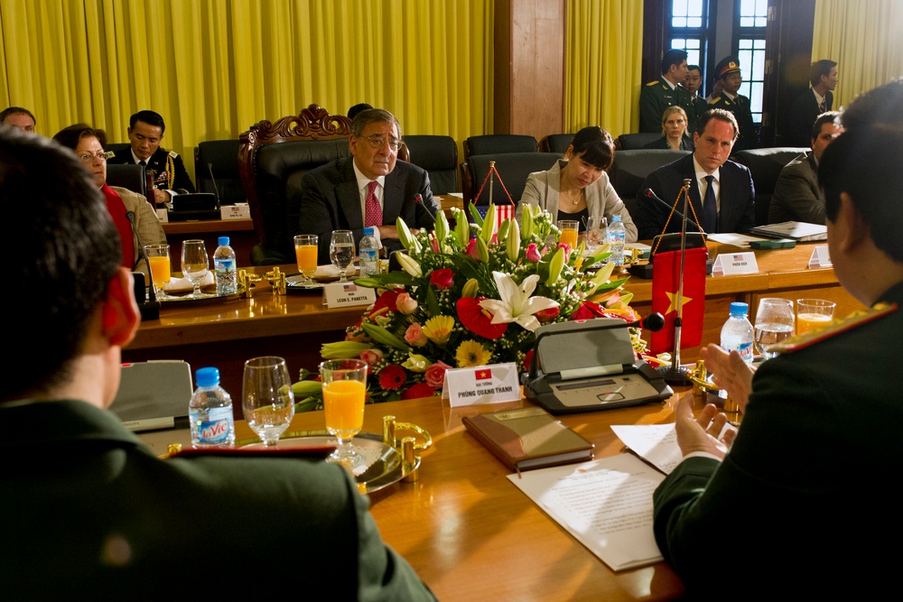 U.S., Vietnam Defense Chiefs Meet in Hanoi