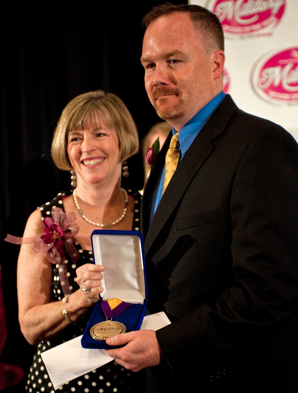 Dempsey Honors Hilton as 2012 Military Spouse of the Year