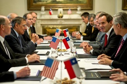 Panetta Meets with Chilean Defense Minister in Santiago