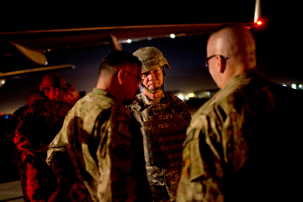Dempsey Meets with Scaparrotti at Kabul Airport
