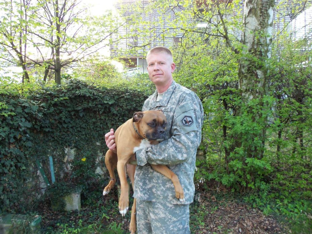 Army Sergeant Holds Successful Blood Drive for Injured Boxer