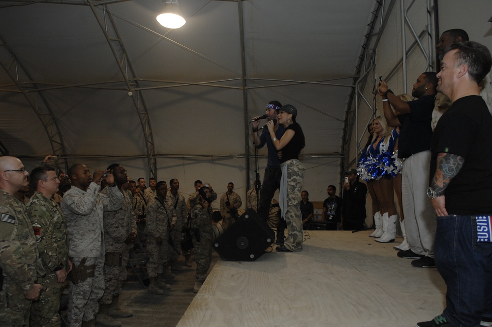 Former 'American Idol' Contestants Perform for Deployed Troops in Afghanistan