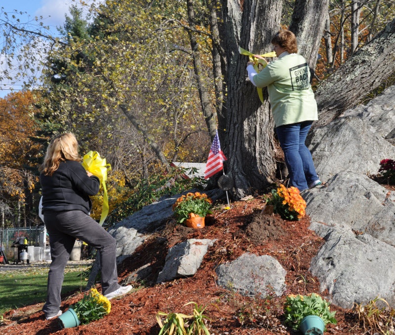 Community Volunteers Honor Deployed Soldier on Veterans Day