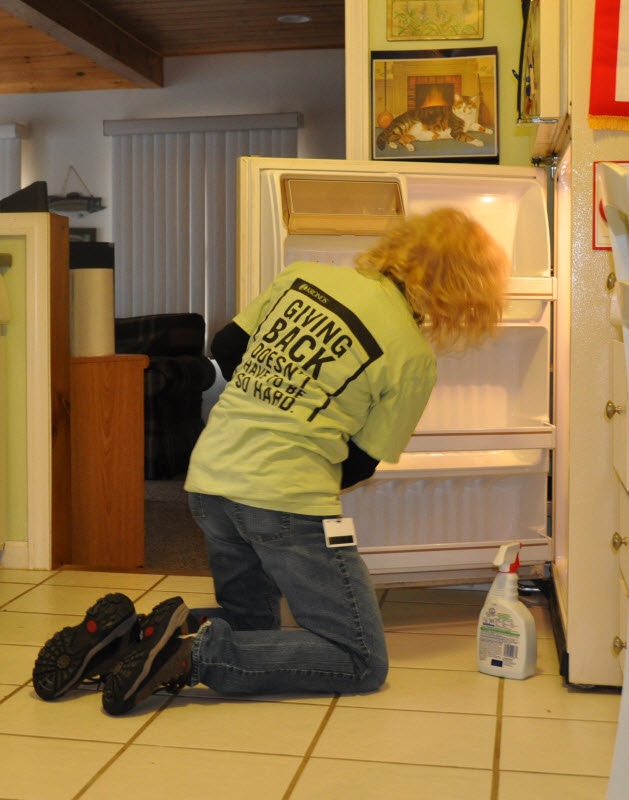 Volunteer Helps Deployed Soldier's Family on Veterans Day