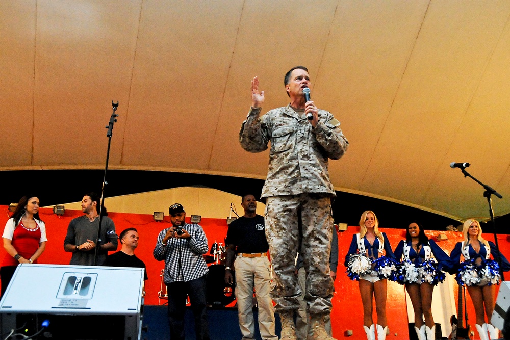 Celebrities Lift Troops' Spirits on USO Spring Tour in Southwest Asia