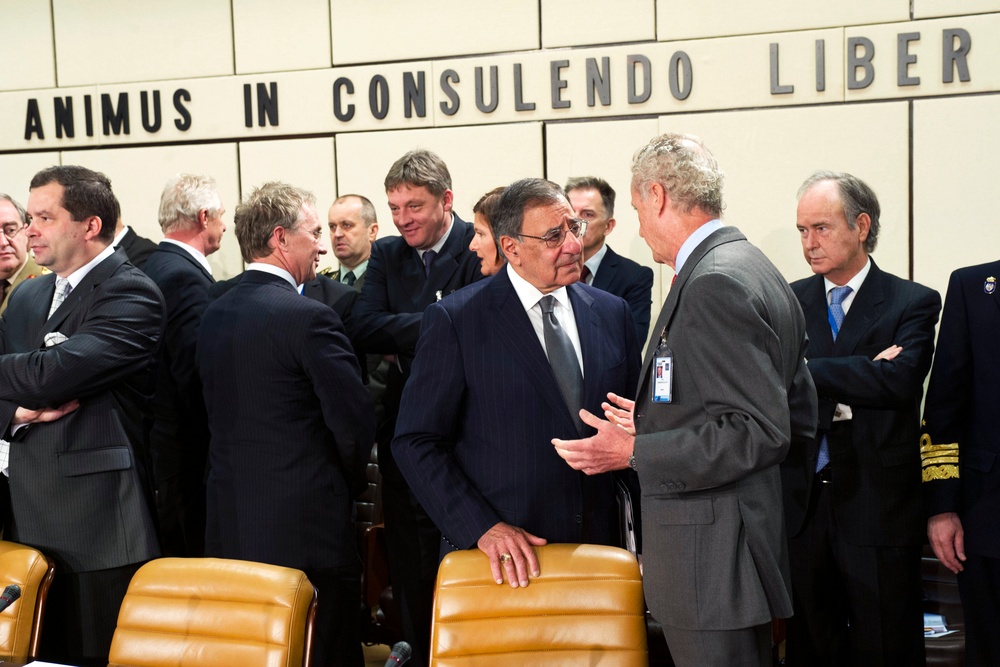 Panetta, Spanish Defense Minister Confer Ahead of NATO Meeting