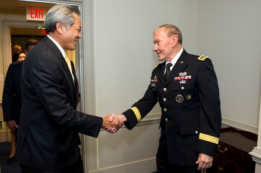 U.S. and Singaporean Defense Leaders Meet at the Pentagon