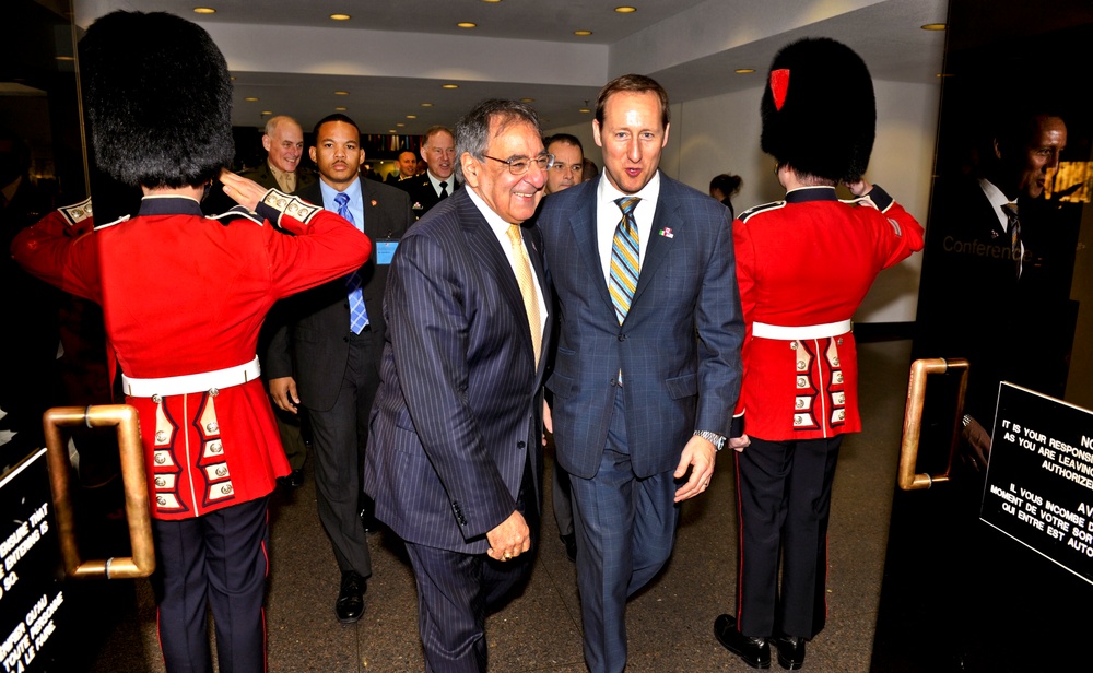 Panetta, MacKay Proceed to Trilateral Defense Meetings in Ottawa