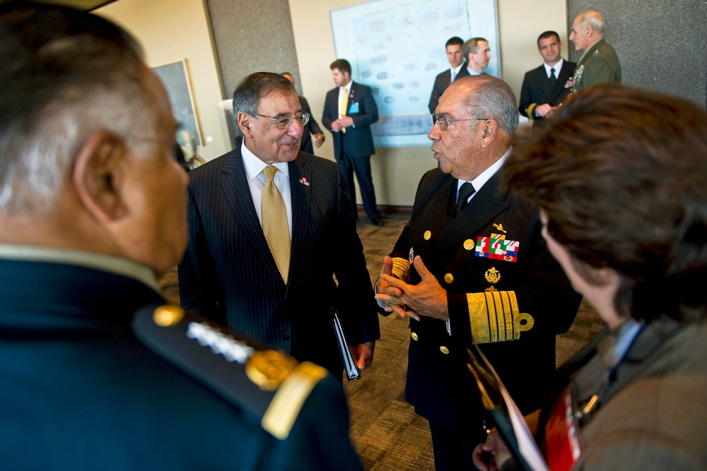 U.S. and Mexican Defense Chiefs Meet in Ottawa for Trilateral Talks