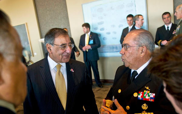 U.S. and Mexican Defense Chiefs Meet in Ottawa for Trilateral Talks