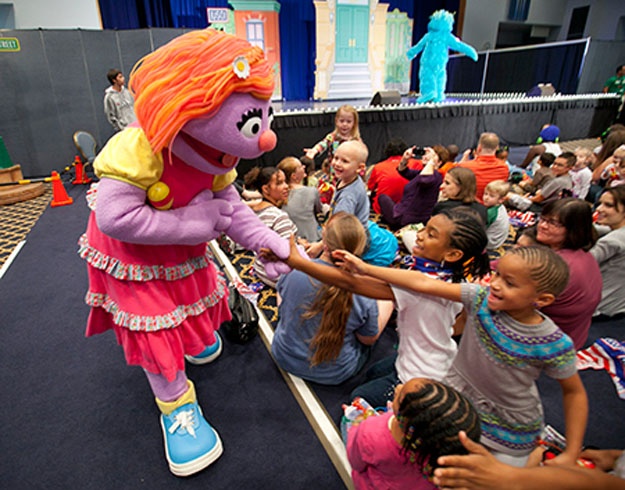 Sesame Street's Elmo Helps Military Kid Katie Adjust to Moving