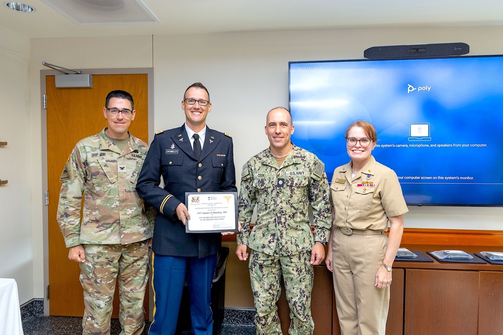 Walter Reed Recognizes Chief Resident for Excellence in Neurology Education