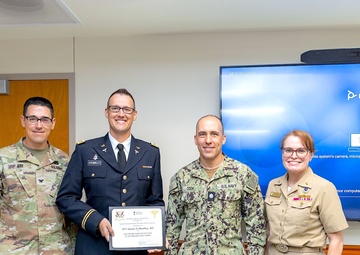 Walter Reed Recognizes Chief Resident for Excellence in Neurology Education