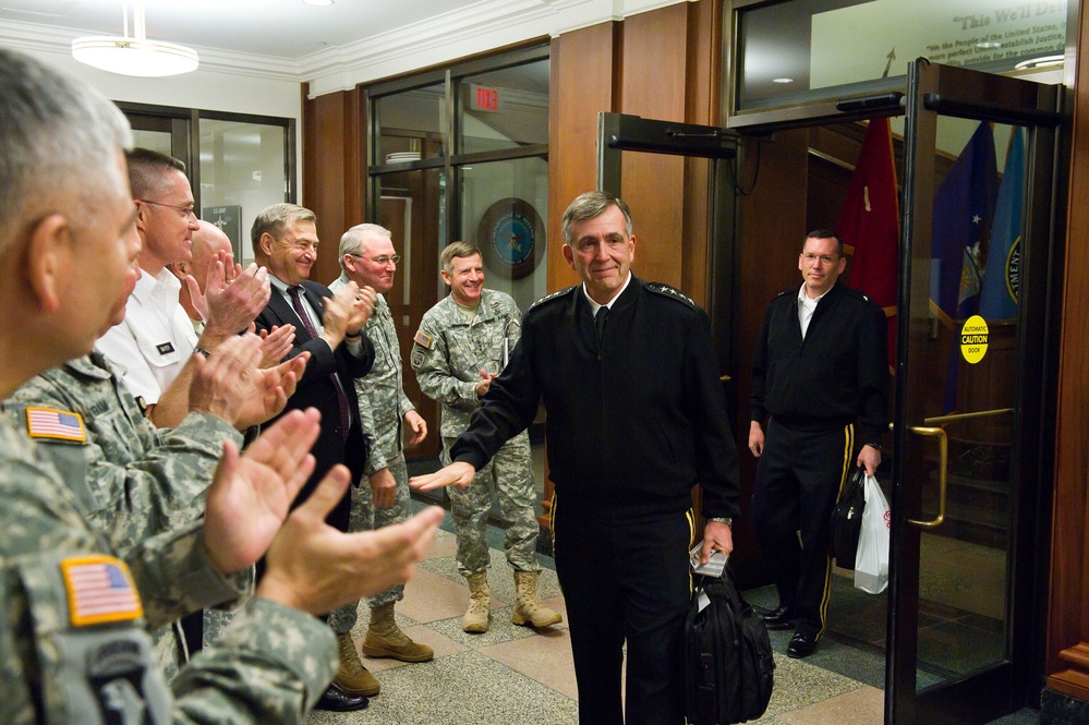 Army Gen. Peter W. Chiarelli Retires After Serving as Vice Chief of Staff