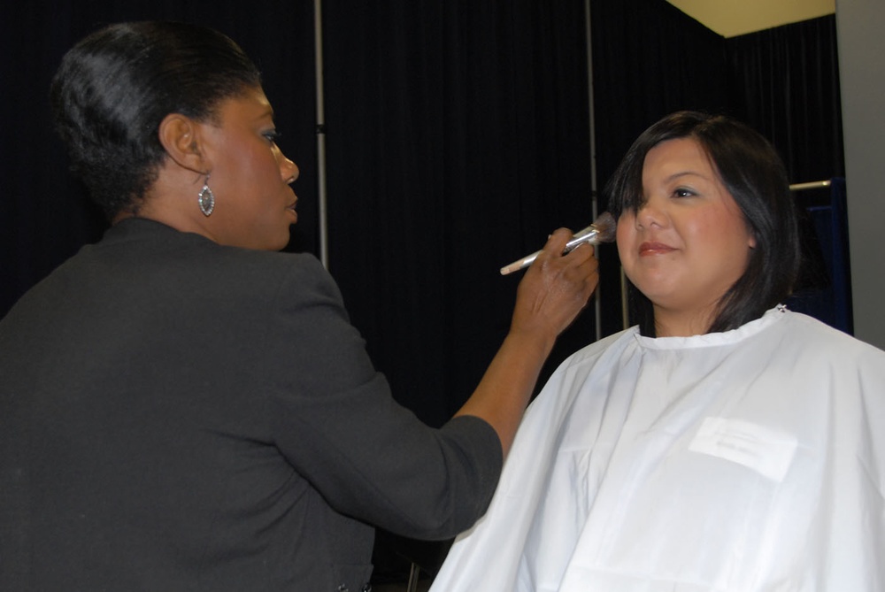 Military Spouse Receives Free Makeover at Career Forum