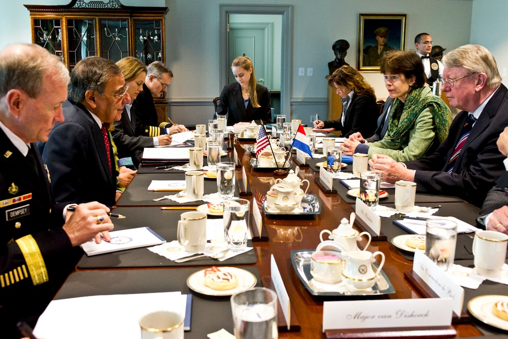 Panetta, Dutch Defense Minister Discuss Afghanistan, Transition Plans