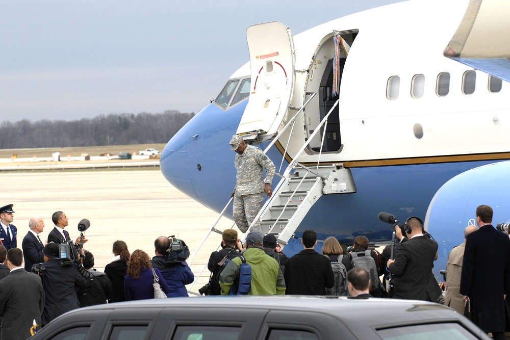 Obama Welcomes Home U.S. Troops from Iraq