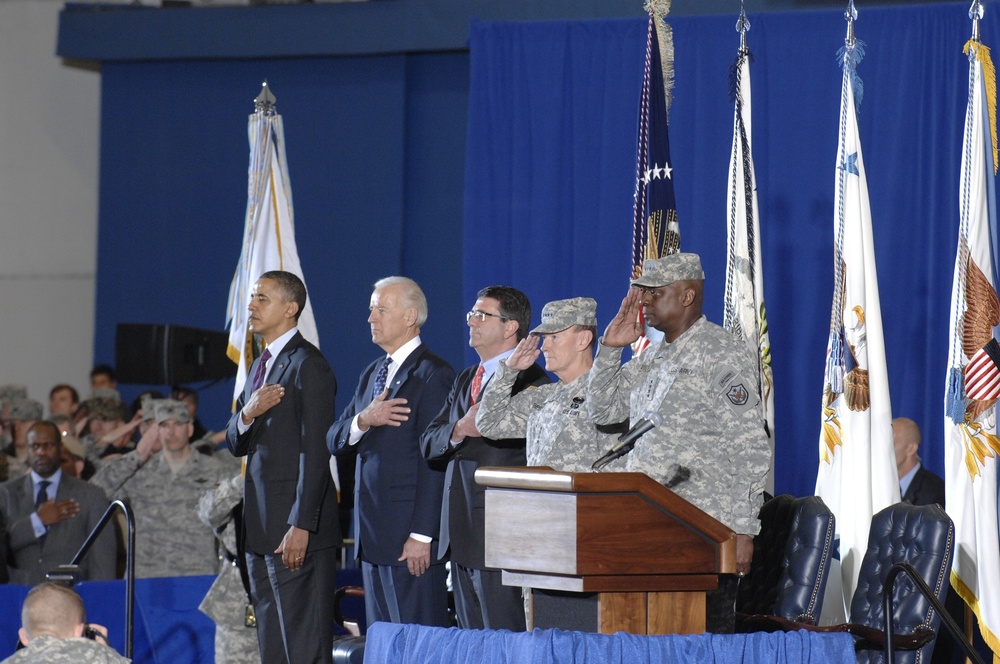 Obama, Biden and Military Leaders Honor Returning Troops