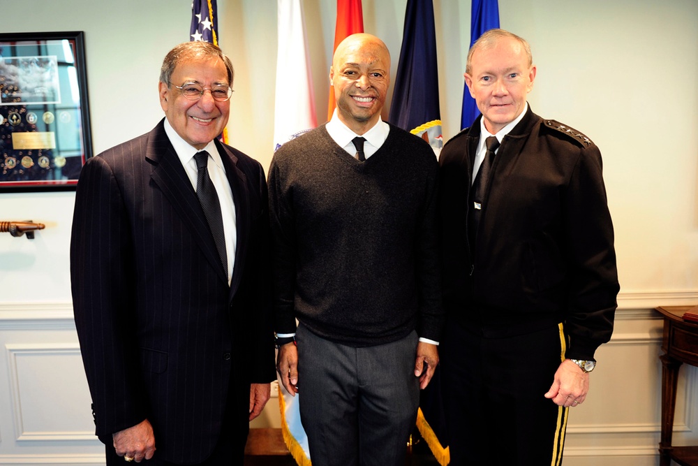 Panetta, Dempsey Honor 'Dancing with the Stars' Champ J.R. Martinez at Pentagon