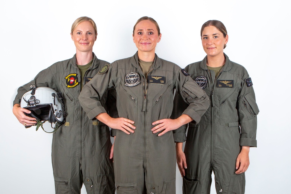MCAS Miramar Marines pose for Content