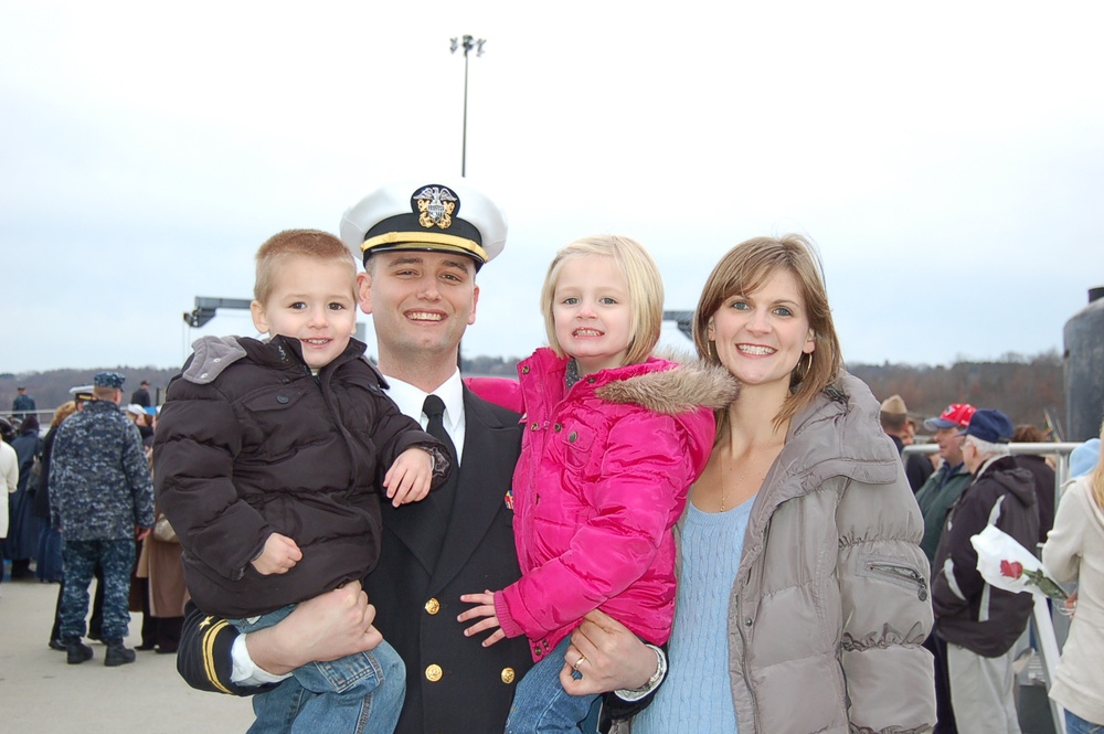 Navy Lt. Returns Home After Submarine Deployment
